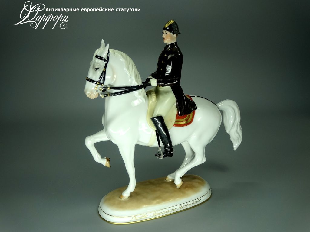 Купить фарфоровую статуэтку Augarten Конная школа